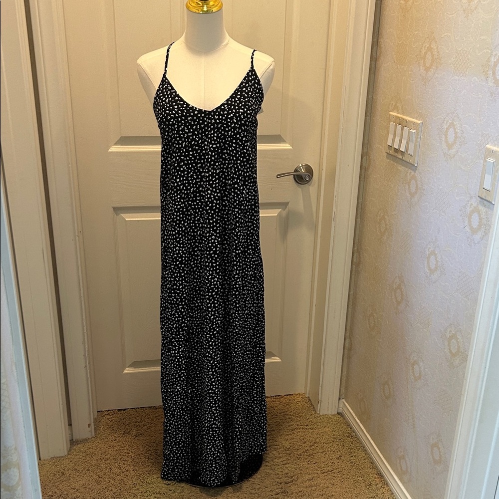Old Navy Black and White Pattern Maxi Dress in Women’s Medium NWT